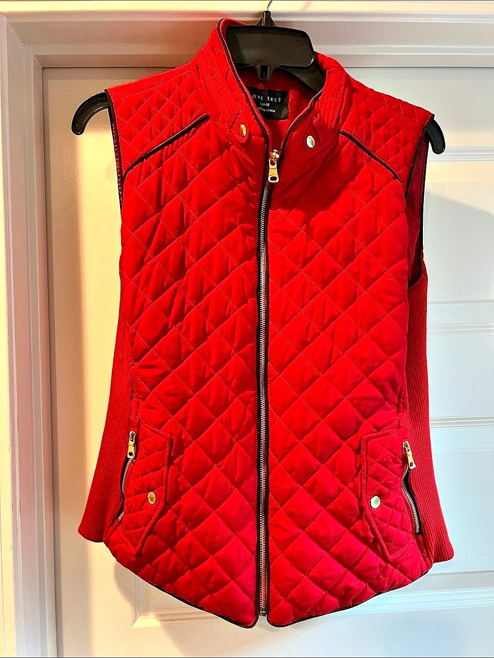 Love Tree Quilted Vest in Red Size Large Like New